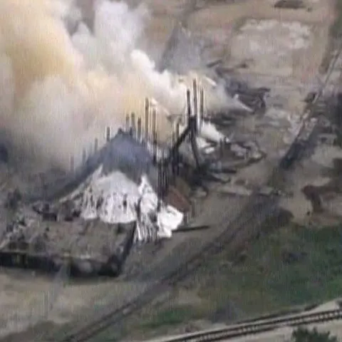 Un incendiu la o uzină chimică a dus la evacuarea unui oraş din Texas