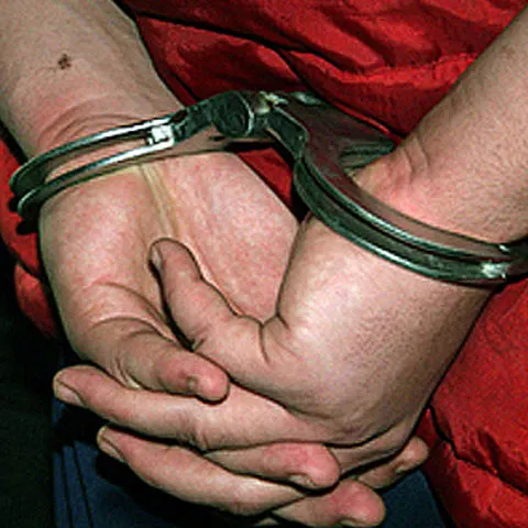 Poliţiştii au împuşcat în picior un hoţ care a dat o spargere la un depozit SNCFR