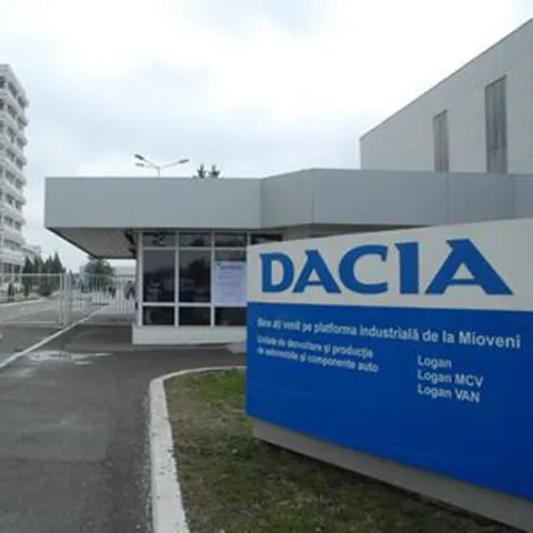 Angajaţii de la Dacia au intrat în concediu pentru o lună