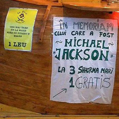 Se întâmplă în România: Michael Jackson vinde shaorma în Costineşti. VEZI FOTO