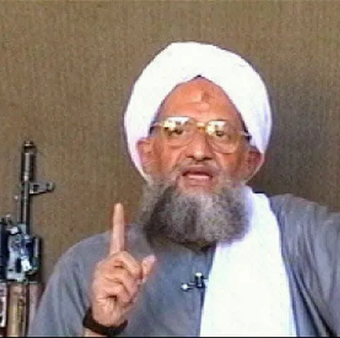 Zawahiri avertizează Franţa că va plăti pentru ostilitatea sa faţă de vălul islamic