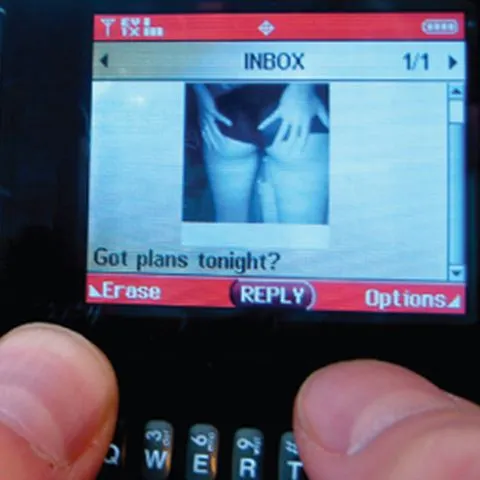 Pornografia pe telefoanele mobile, în creştere