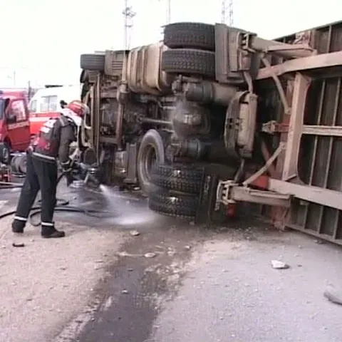 Un accident rutier a blocat traficul în zona localităţii Mihăileşti