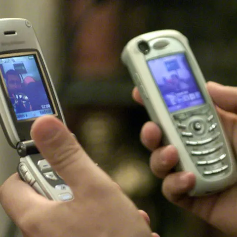 Operatorii de telefonie mobilă şi fixă anunţă că nu s-au înregistrat congestii în traficul din reţea, după cutremur. Aţi întâmpinat probleme de comunicare?