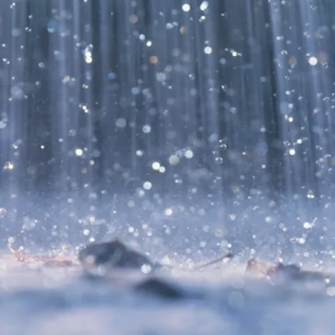 Cota de atenţie de pe un râu din Argeş a fost depăşită din cauza precipitaţiilor abundente