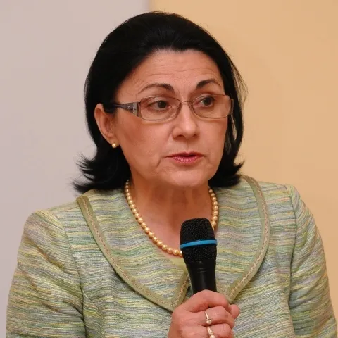 Universităţile private pot primi bani de la stat, potrivit noului cod al educaţiei