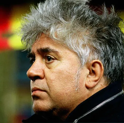 Almodóvar critică modelul familiei promovat de Vatican, care preferă dogma şi ignoră realitatea
