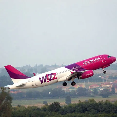 Un avion care plecase către Roma a fost întors din drum din cauza unor defecţiuni tehnice