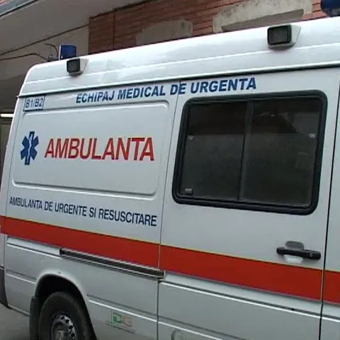 Un bărbat cu o infecţie gravă la plămâni a fost plimbat ore în şir prin spitale, înainte de a fi internat