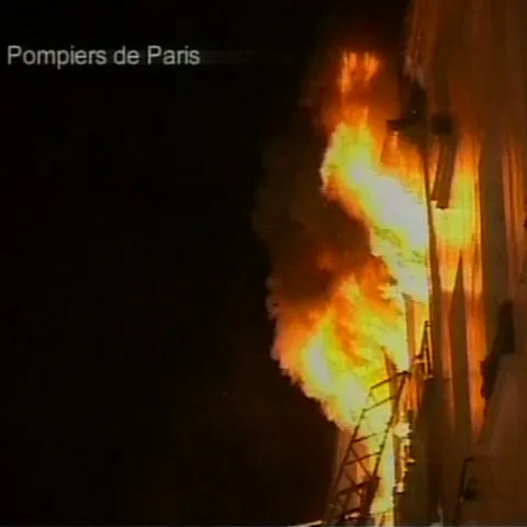 Cinci persoane au murit în incendiul unui bloc de la periferia Parisului 