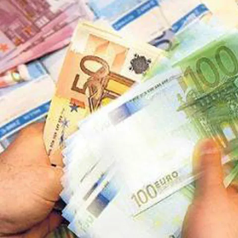 FMI: Cheltuielile cu salariile în sistemul public trebuie să scadă anual cu cel puţin 0,5% din PIB