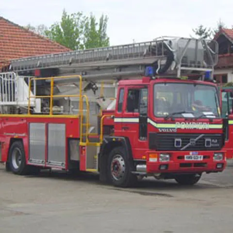 Un om a murit într-un incendiu la Avicola Codlea. Reprezentanţii SMURD nu au fost lăsaţi să intre în incinta societăţii