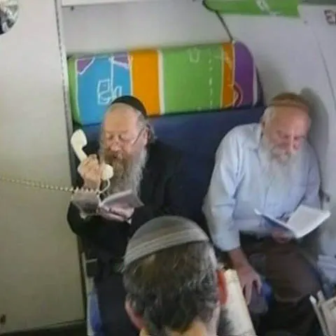 Un grup de rabini s-a rugat pentru alungarea virusului AH1N1 din Israel - VEZI VIDEO CU RUGĂCIUNEA