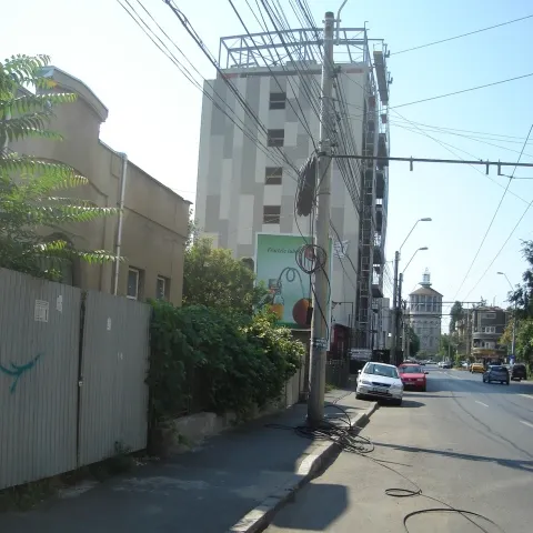 Bucureştiul, oraşul stâlpilor şi cablurilor nimănui