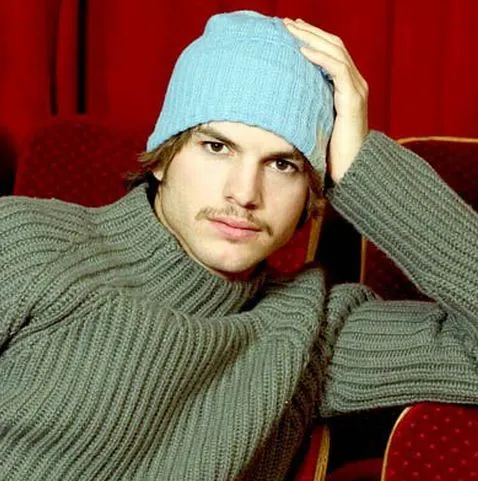Ashton Kutcher strânge cureaua