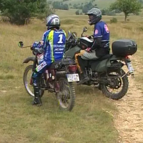 Turiştii pot merge pe traseele din Munţii Semenic pe motociclete Enduro