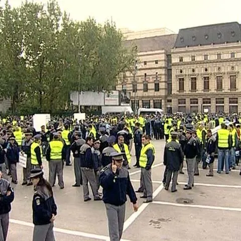Poliţiştii au făcut 500.000 de ore suplimentare în doar trei luni