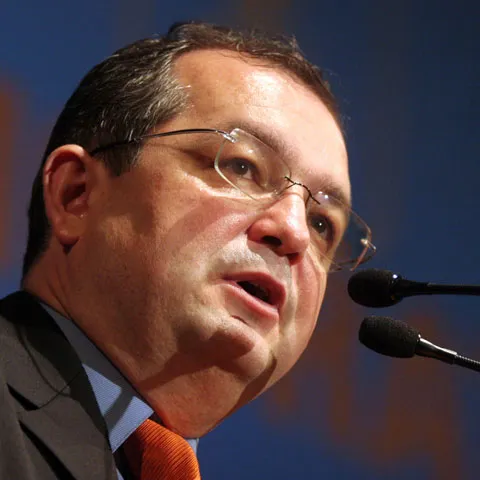 Boc susţine că economia va da uşoare semne de revenire începând din ianuarie 2010
