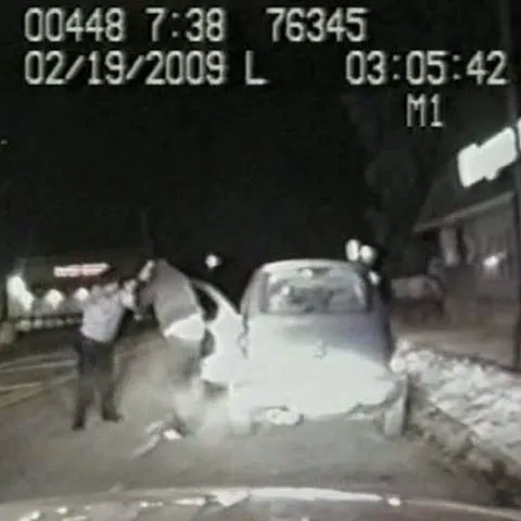 FBI cercetează un caz de abuz al poliţiştilor americani