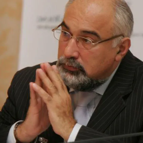 Vosganian: Guvernul se afă în impas şi simulează interesul pentru legile Educaţiei