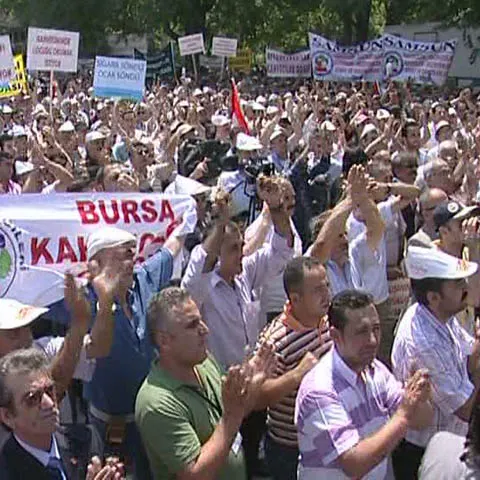 Interzicerea fumatului provoacă proteste în Turcia