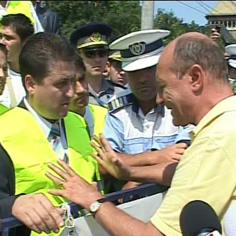 Poliţiştii au renunţat, pentru moment, la proteste, în urma întâlnirii cu preşedintele Băsescu