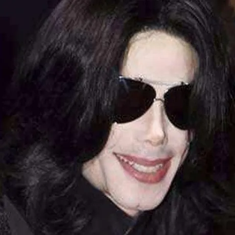  Michael Jackson se rănea singur pentru a primi medicamente