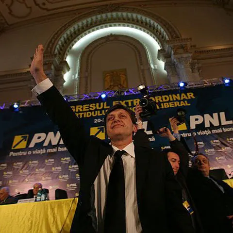 PNL cere demisia lui Pogea, pe motiv că ministerul pe care îl conduce a ajuns proprietatea lui Udrea