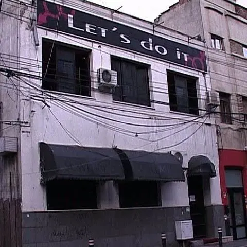Creatorul de modă Dyandy susţine că nu s-a mai ocupat de salonul de masaj erotic, deoarece suferă de hepatita C