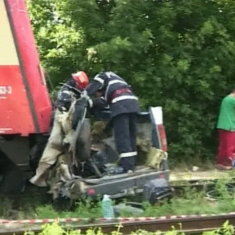 Procurorii au început urmărirea penală împotriva patronilor firmei de transport care deţinea microbuzul implicat în accidentul de la Scânteia