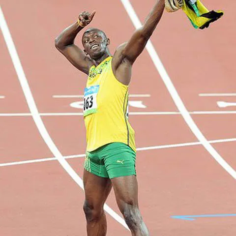 Usain Bolt a bătut recordul mondial şi la 200 m!