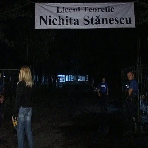 Patru bărbaţi au încercat să jefuiască Liceul Nichita Stănescu din Capitală