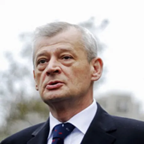 Oprescu spune că nu are "electoratul" Madonnei, dar e preferat de gospodine şi studente