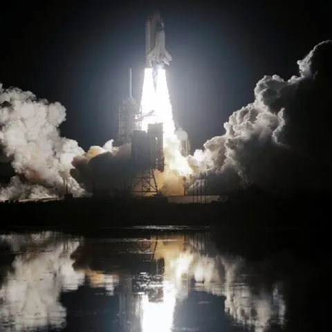 NASA a amânat lansarea unei navete spaţiale din cauza furtunilor