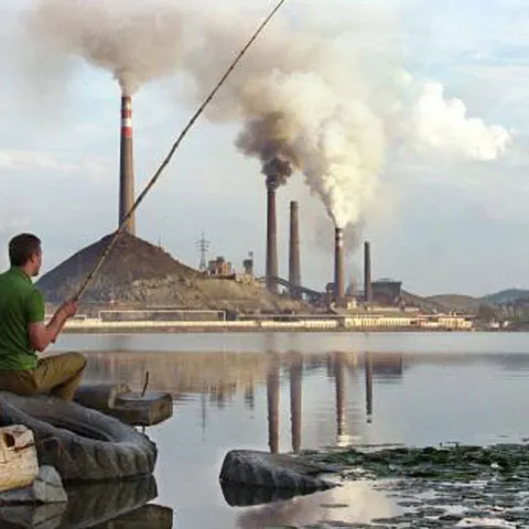 România ar putea obţine peste 2 miliarde euro până în 2015 din vânzarea de drepturi de emisie de CO2