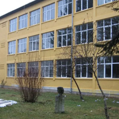Jumătate dintre şcolile gălăţene nu au autorizaţie sanitară