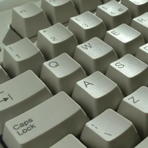 Zece craioveni sunt acuzaţi că au înşelat mai mulţi americani, prin intermediul Internetului