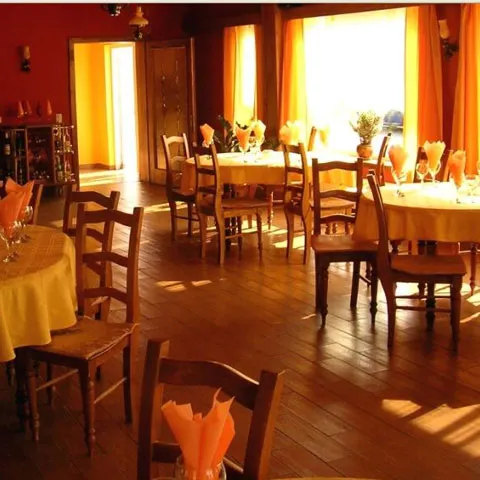 Ministerul Turismului vrea să stabilească TVA de 9% pentru alimentaţia din turism