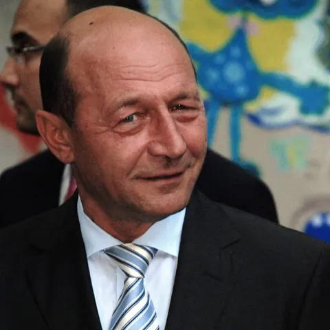 Băsescu: Trebuie să recunoaştem că sistemul de învăţământ românesc se află în criză
