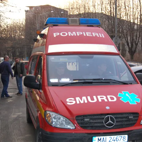 Trei unităţi SMURD din judeţul Hunedoara îşi trimit oamenii în concediu, din lipsă de fonduri