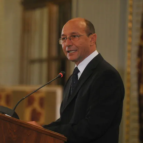 Băsescu: "Am avut bunul simţ să nu vreau să fac şi carieră didactică"