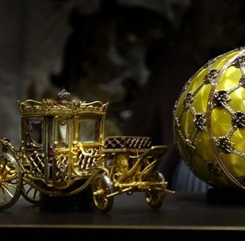 Bijuterii aparţinând familiei imperiale ruse au fost returnate moştenitorilor Romanovilor