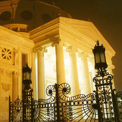 Festivalul "George Enescu" a început cu casa închisă şi mulţi politicieni printre invitaţi