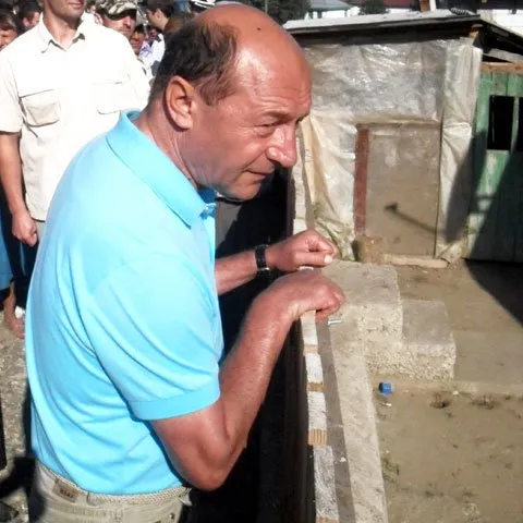 Băsescu: Voi răspunde acuzaţiilor care i se aduc fratelui meu doar după ce voi avea o "explicaţie"