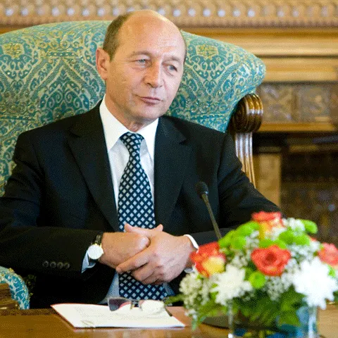Băsescu: M-am fript cu analizele economiştilor, aşa că îl sun săptămânal pe Videanu să-mi dea consumul de energie
