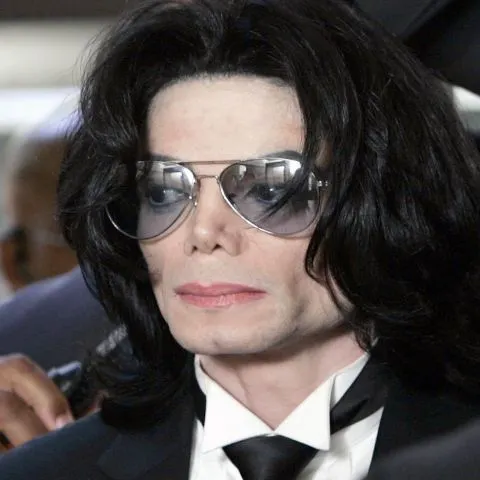 Sicriu de aur pentru Michael Jackson 