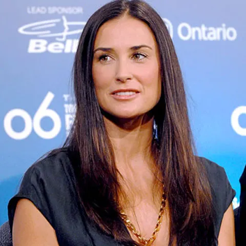 Demi Moore spune că look-ul său tineresc nu este rezultatul operaţiilor estetice
