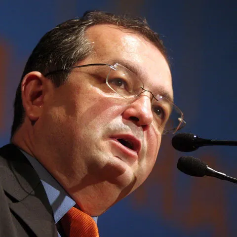 Emil Boc: Guvernul îşi va asuma răspunderea pe toate pachetele noi de legi pe 2 septembrie