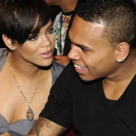Chris Brown nu-şi mai aduce aminte că a bătut-o pe Rihanna