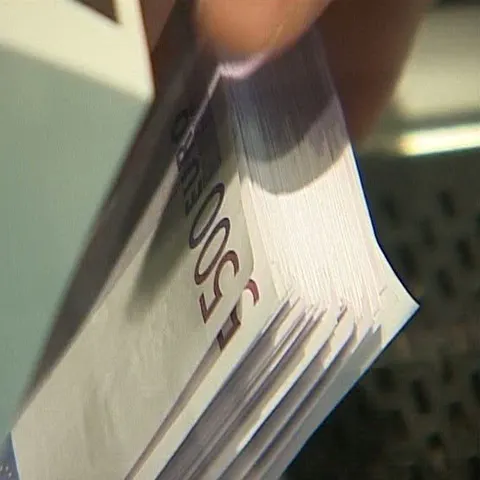Băncile şi IFN-urile colectează informaţii despre clienţii proprii 